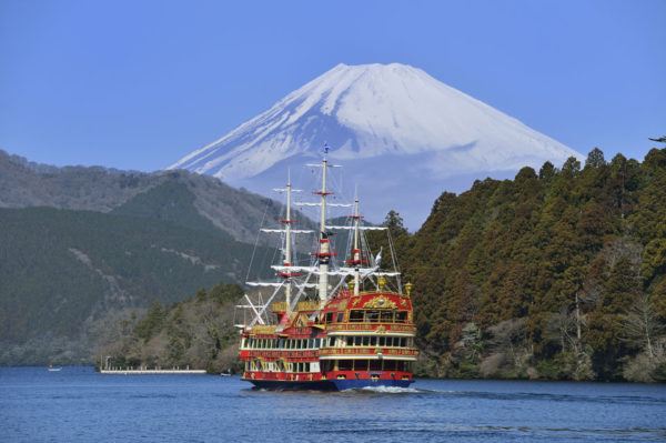 Hakone-Ropeway-Pirate-Ship-&-Gotemba-Premium-Outlet-Tour