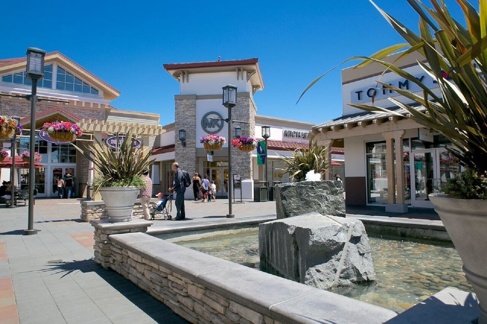 Premium-Outlet-Shopping-Day-from-San-Francisco