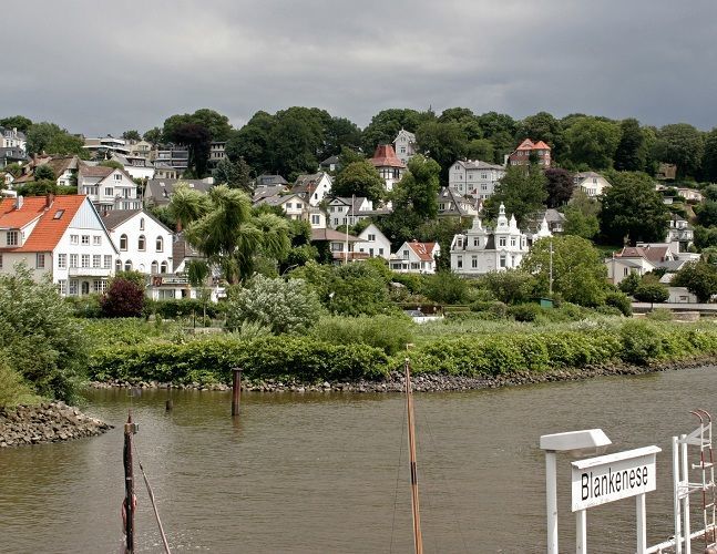 Hamburg-Tour-of-Blankenese-on-the-Banks-of-the-Elbe