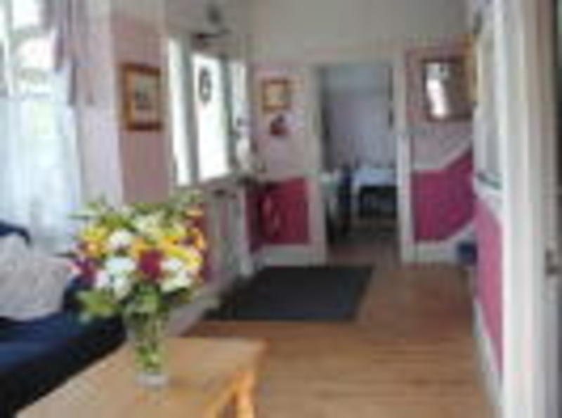 Gatwick Gable End Guest House offers free airport transfers and homely accommodation