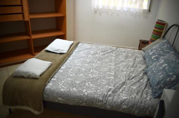 Tel Aviv Airport Guesthouse: Private and Backpackers Rooms