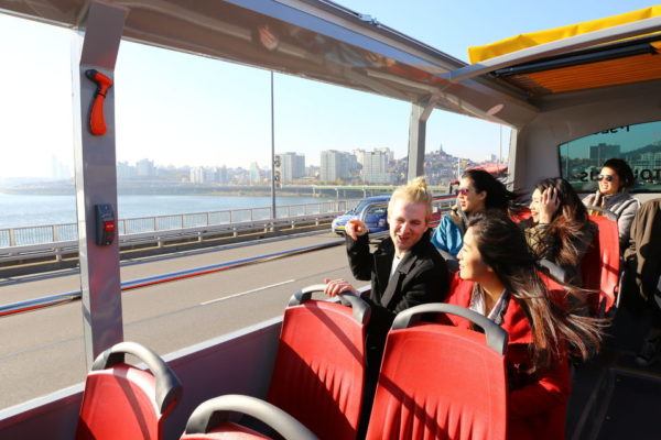 Catch a Seoul Palace Hop-On Hop-Off Sightseeing Bus