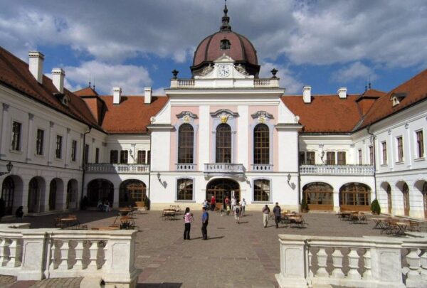 Gödölló Palace