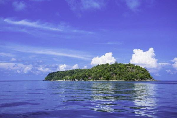 Snorkeling and Dolphin Spotting in Maiton Island