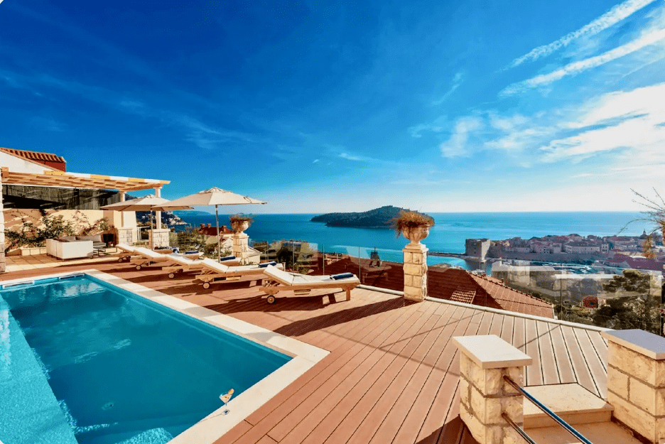 Villa Vega - Three Bedroom Villa with Swimming Pool and Sea View