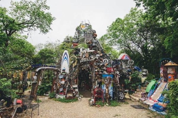 Be amazed by the Cathedral of Junk