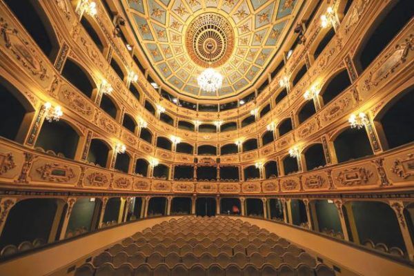 See a performance at Manoel Theatre